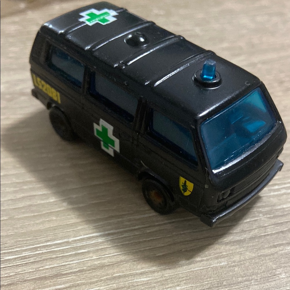 Vintage 1987 Matchbox Volkswagen Transporter L52081 Black Medical Van Toy